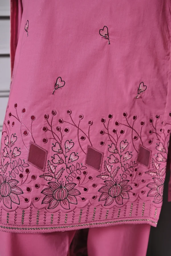 PERSIAN PINK 3 PIECE COTTON EMBROIDERED SUIT {UNSTITCHED} – 2002 – BINOSMAN - Image 3